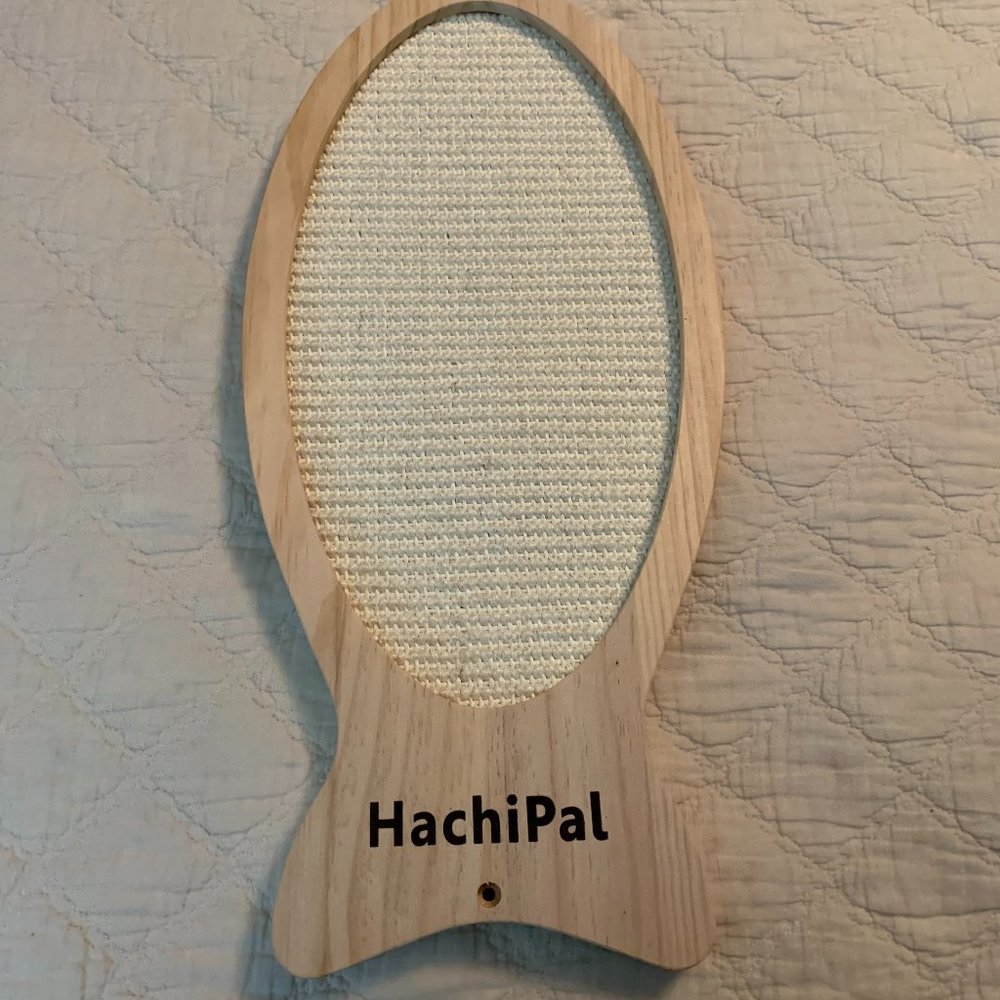 HACHIPAL WALL MOUNTED CAT SCRATCHER  9" X 20"  NWT